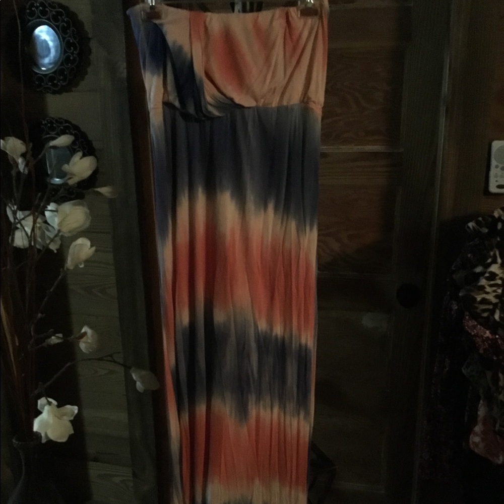 Long, strapless tie dye dress